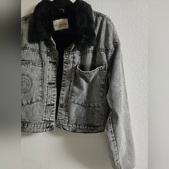 Cropped Gray Denim Jacket - Picture 3 of 8